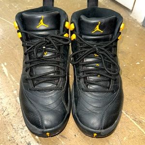 Retro Jordan Black Taxi Jordan 12s Size 9 men